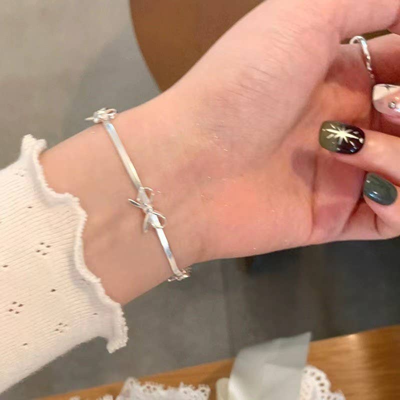 HERRINGBONE SNAKE CHAIN STATION BOW BRACELET | 40B5140