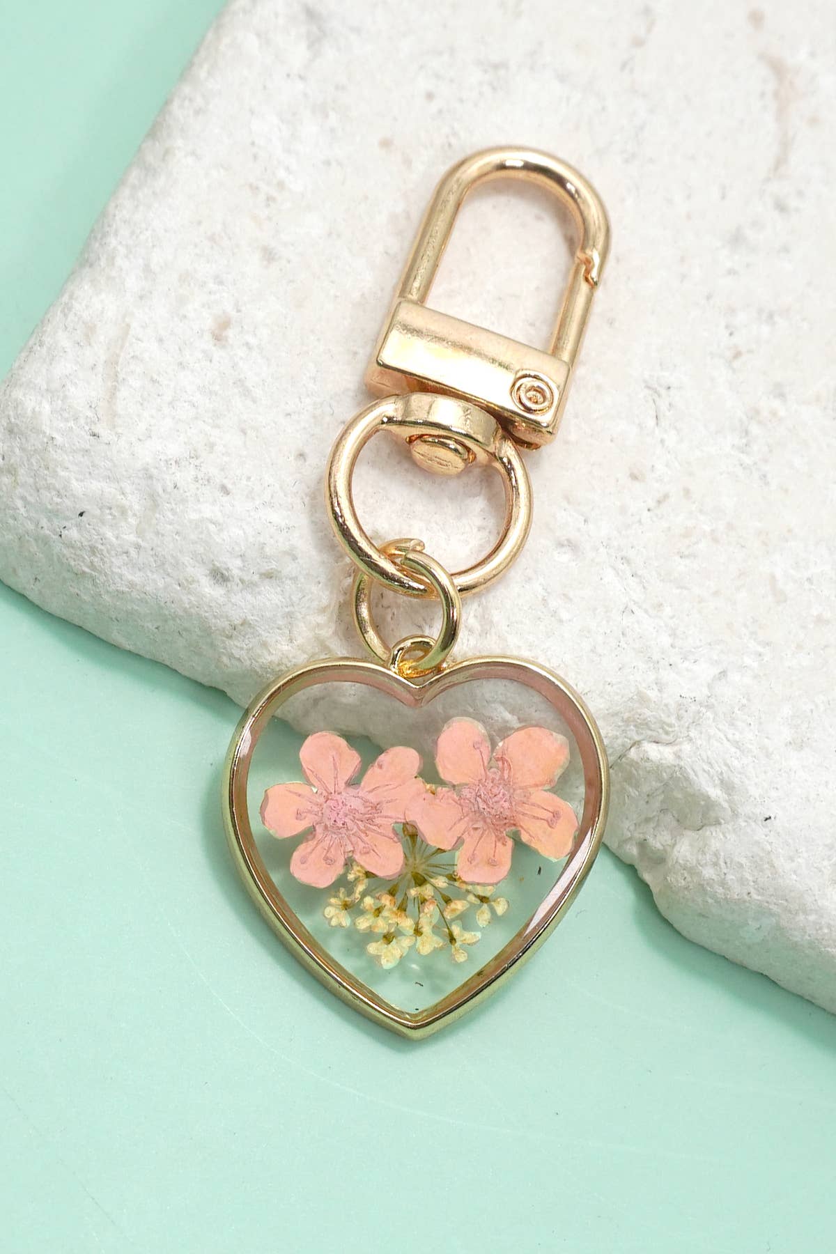 BAG CHARM-PRESSED DRIED FLOWER HEART ROUND | 40KC163